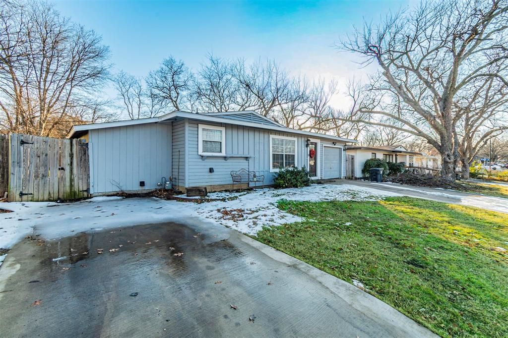 1304 E Inwood Drive, Arlington, TX 76010 Main Photo