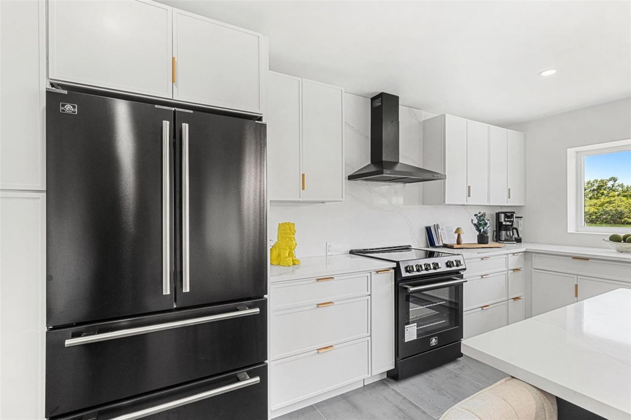 380 Colony Point Road S, Saint Petersburg, FL 33705 Photo