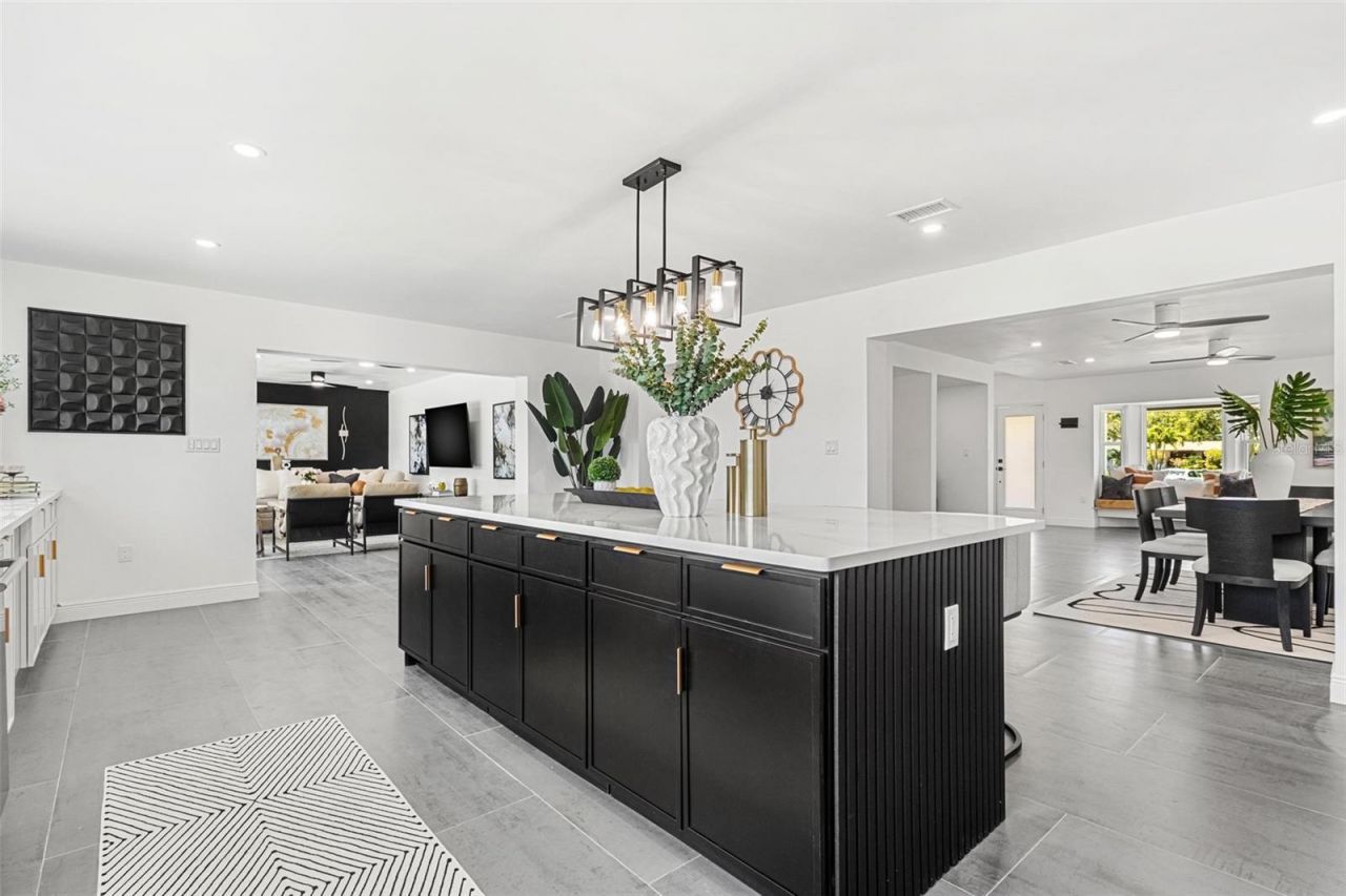 380 Colony Point Road S, Saint Petersburg, FL 33705 Photo