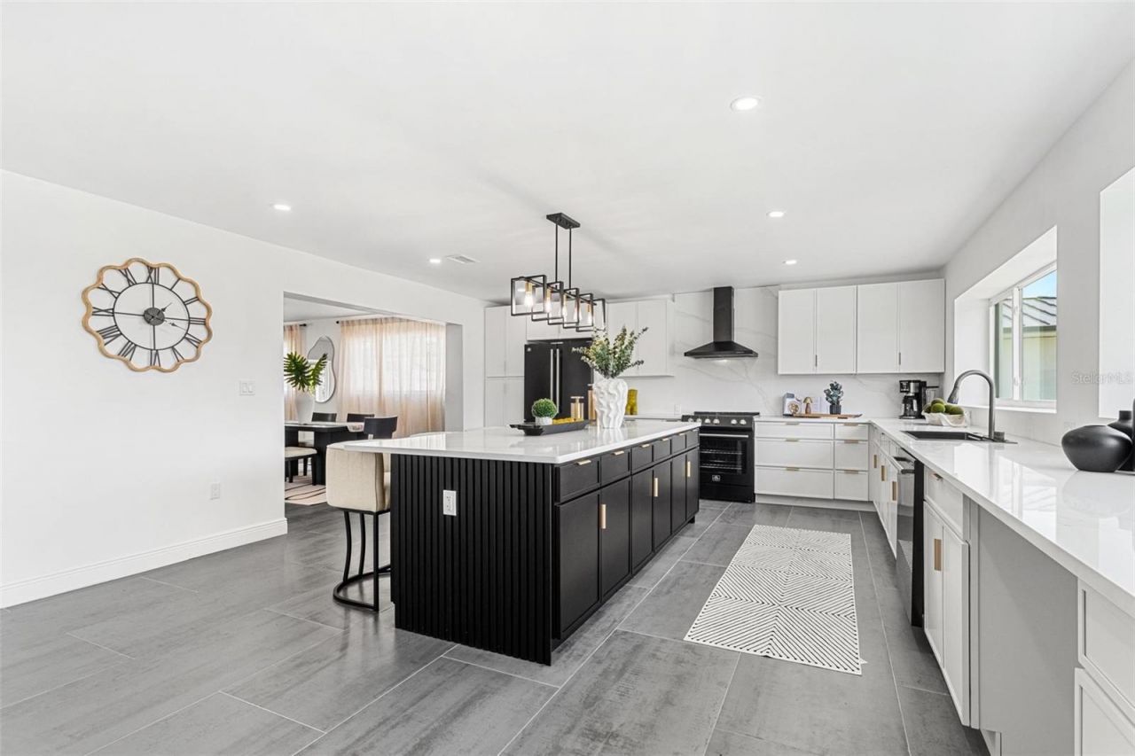 380 Colony Point Road S, Saint Petersburg, FL 33705 Photo