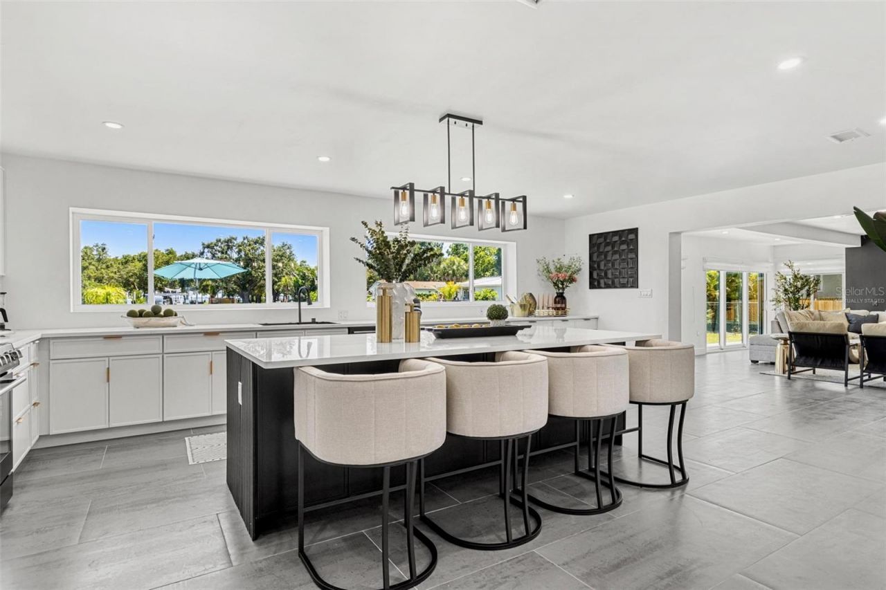 380 Colony Point Road S, Saint Petersburg, FL 33705 Photo