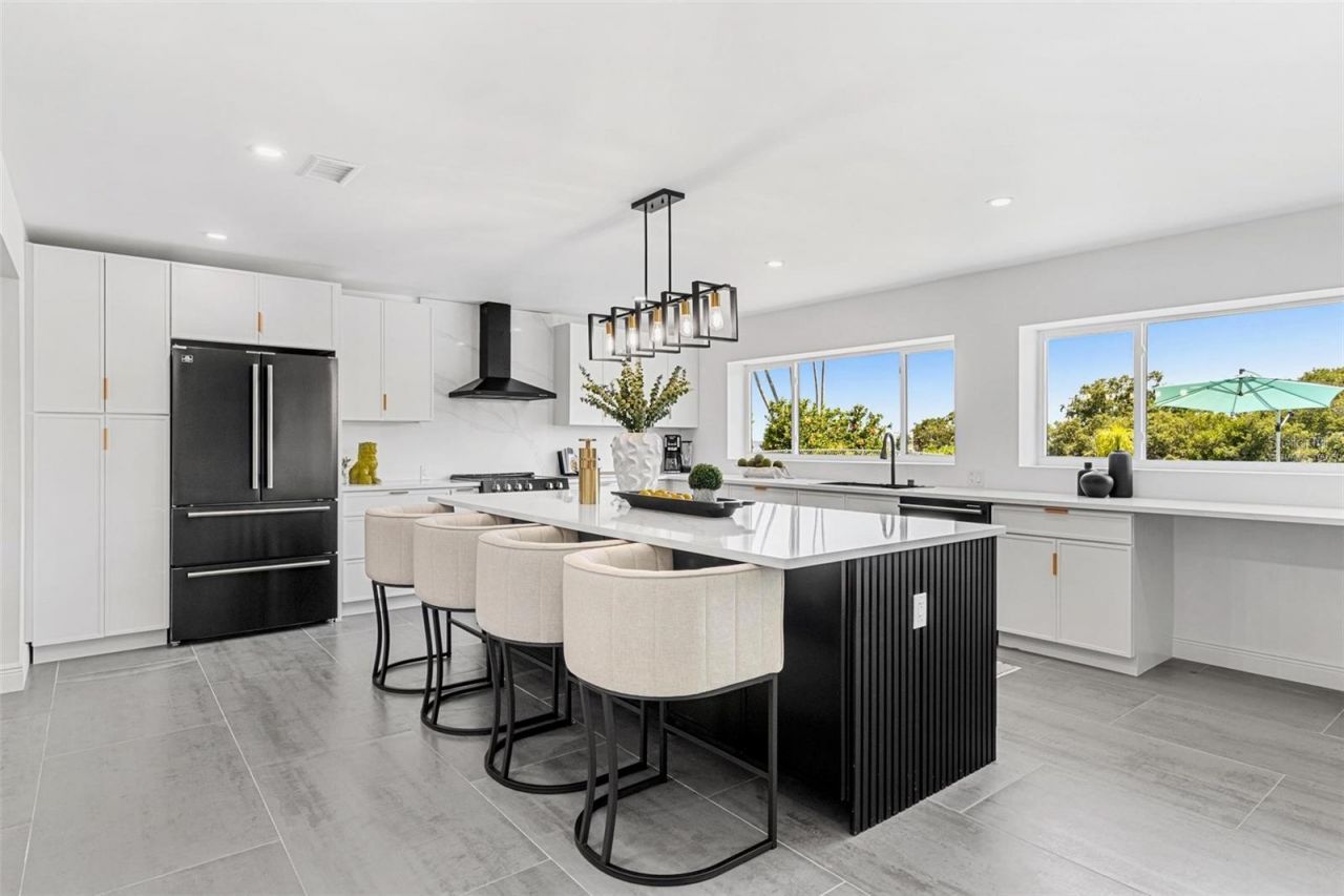 380 Colony Point Road S, Saint Petersburg, FL 33705 Photo