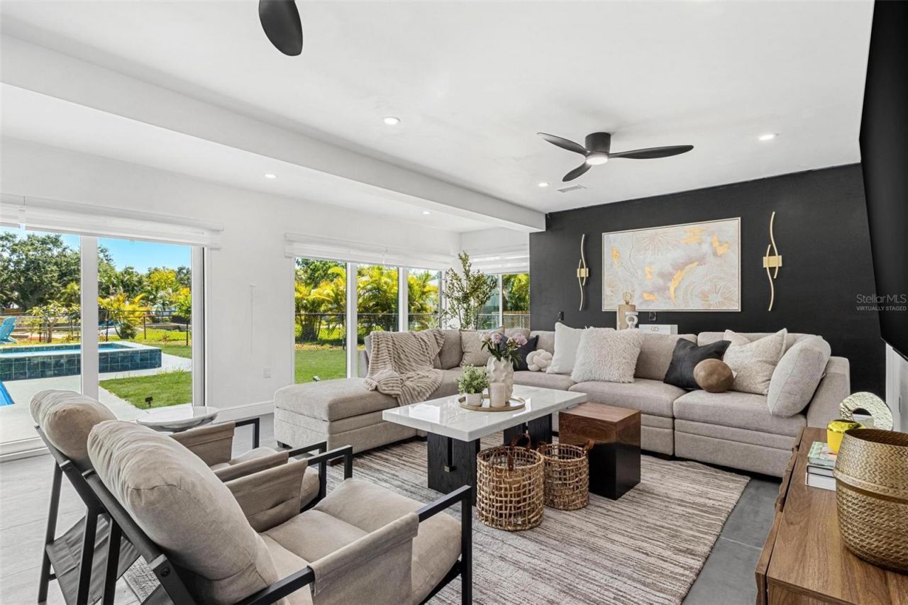 380 Colony Point Road S, Saint Petersburg, FL 33705 Photo