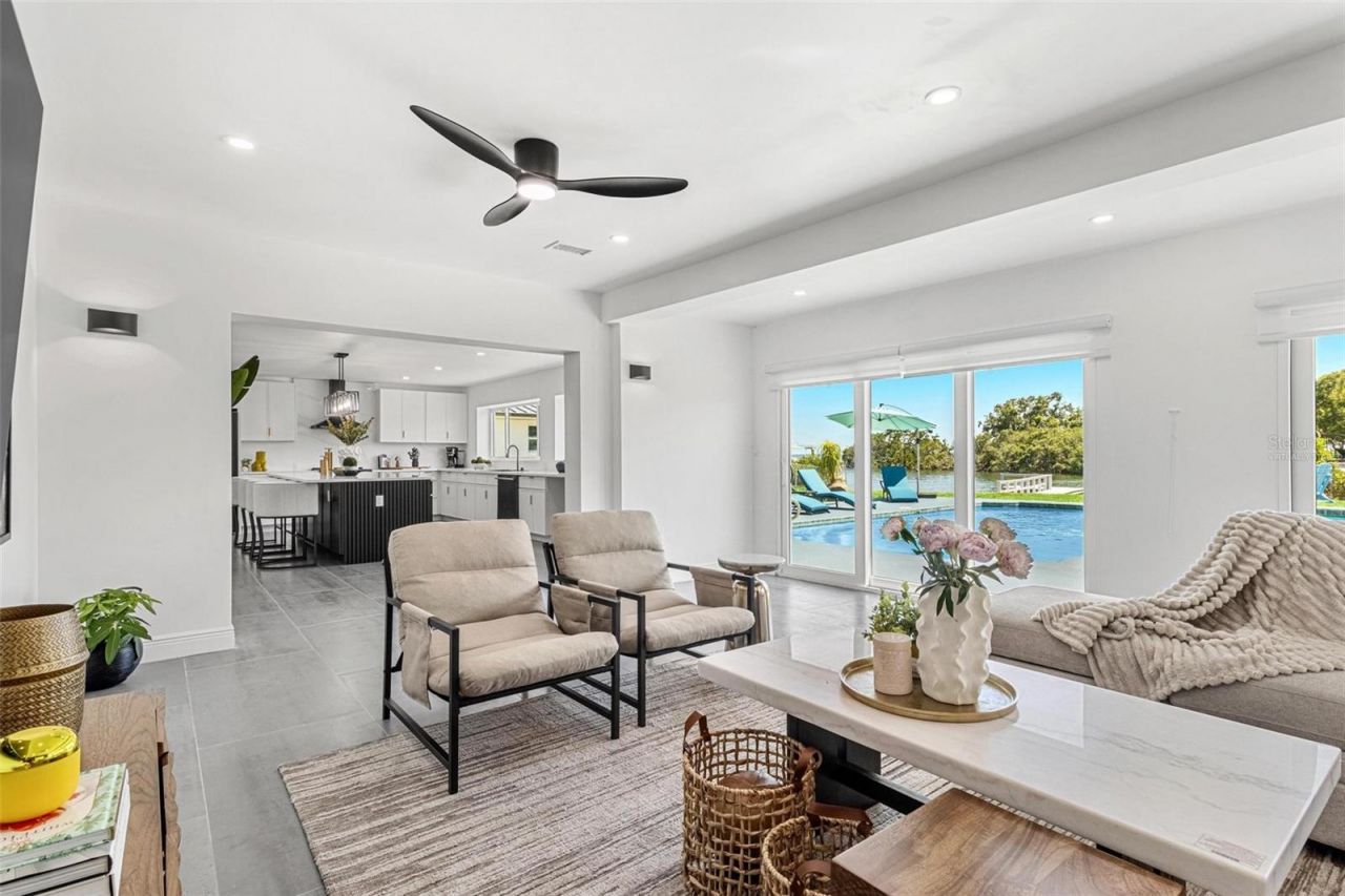 380 Colony Point Road S, Saint Petersburg, FL 33705 Photo