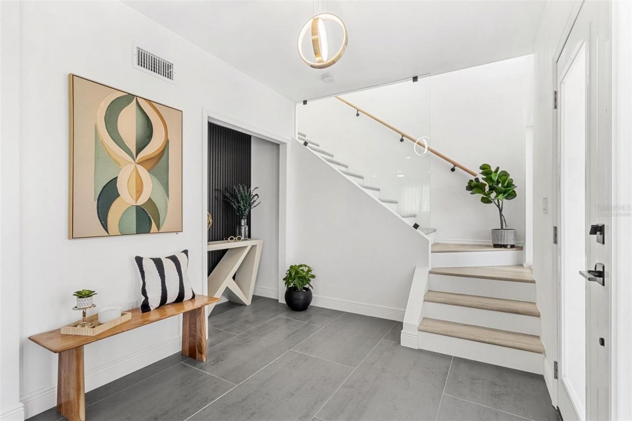 380 Colony Point Road S, Saint Petersburg, FL 33705 Photo