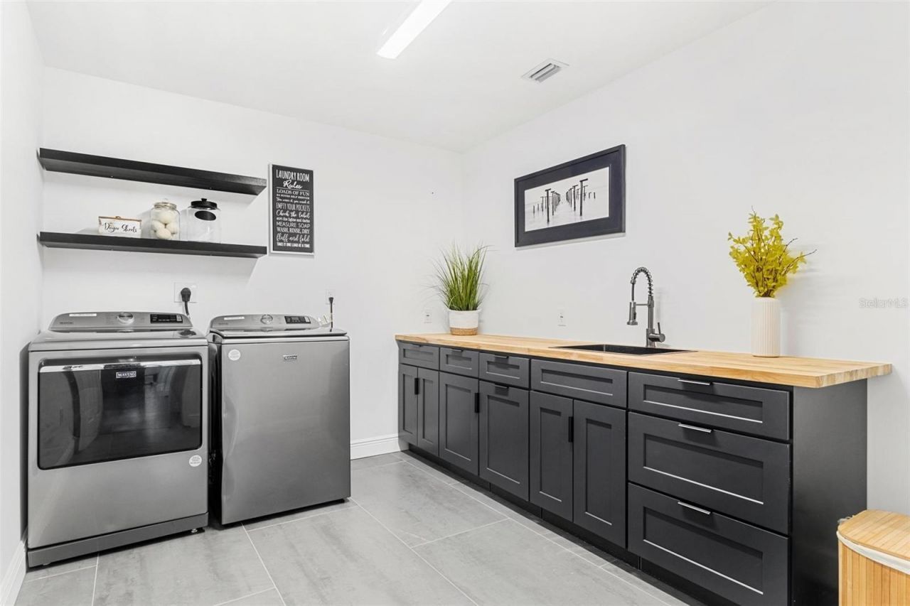 380 Colony Point Road S, Saint Petersburg, FL 33705 Photo