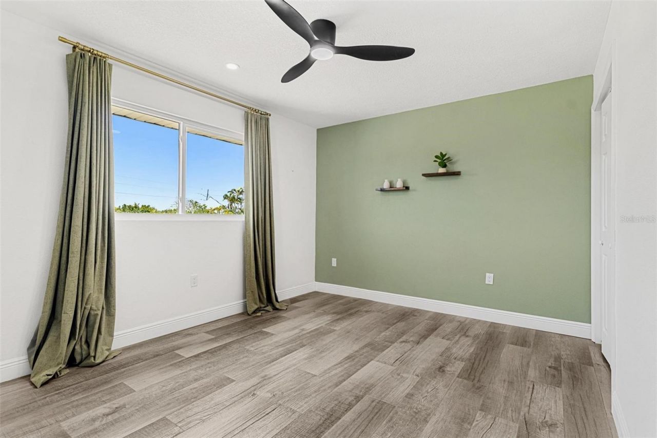 380 Colony Point Road S, Saint Petersburg, FL 33705 Photo