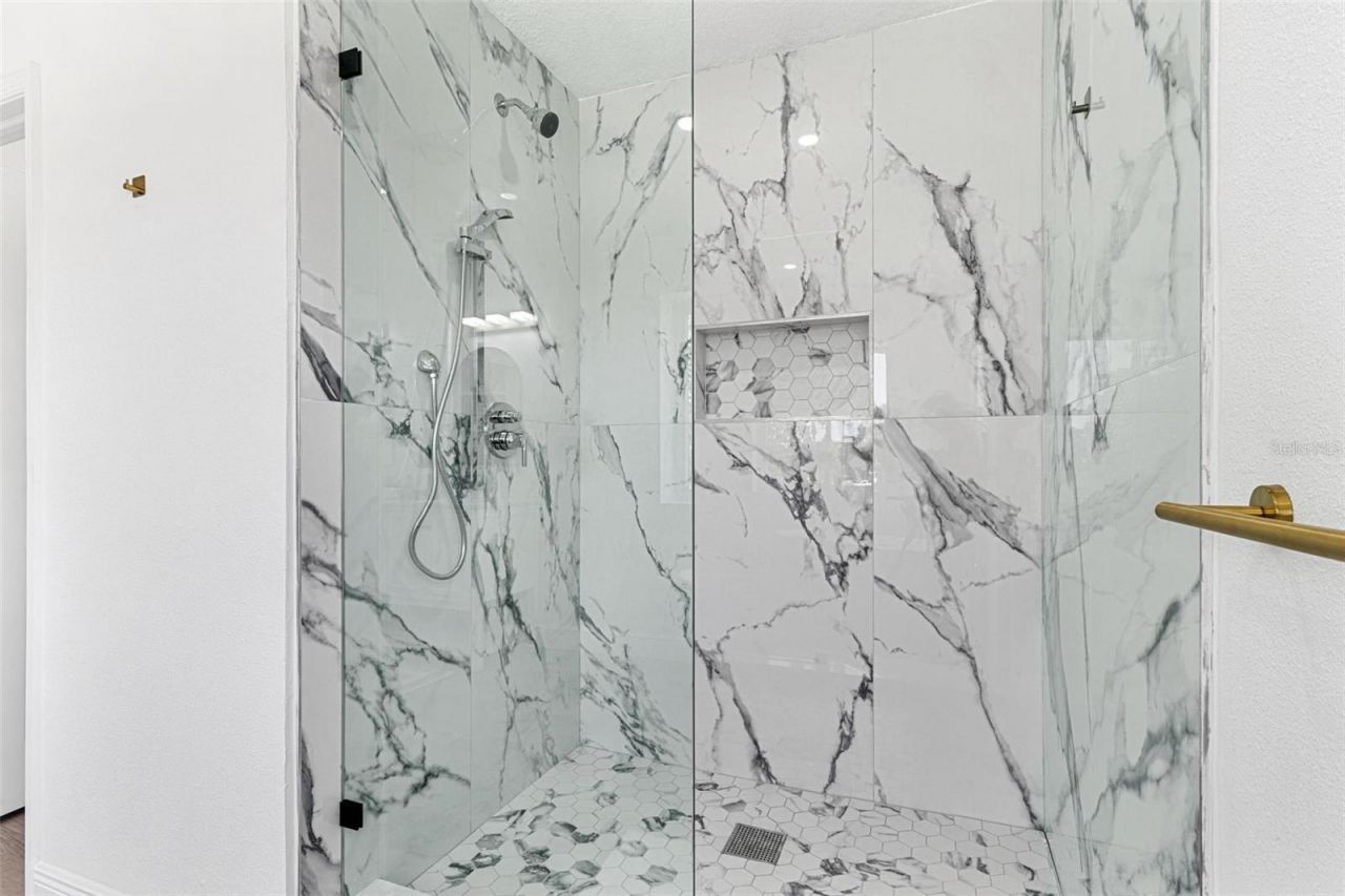 380 Colony Point Road S, Saint Petersburg, FL 33705 Photo