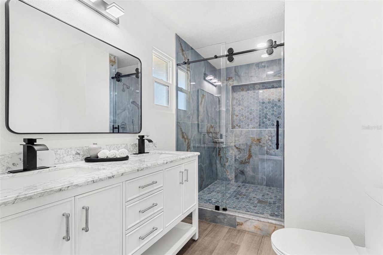 380 Colony Point Road S, Saint Petersburg, FL 33705 Photo