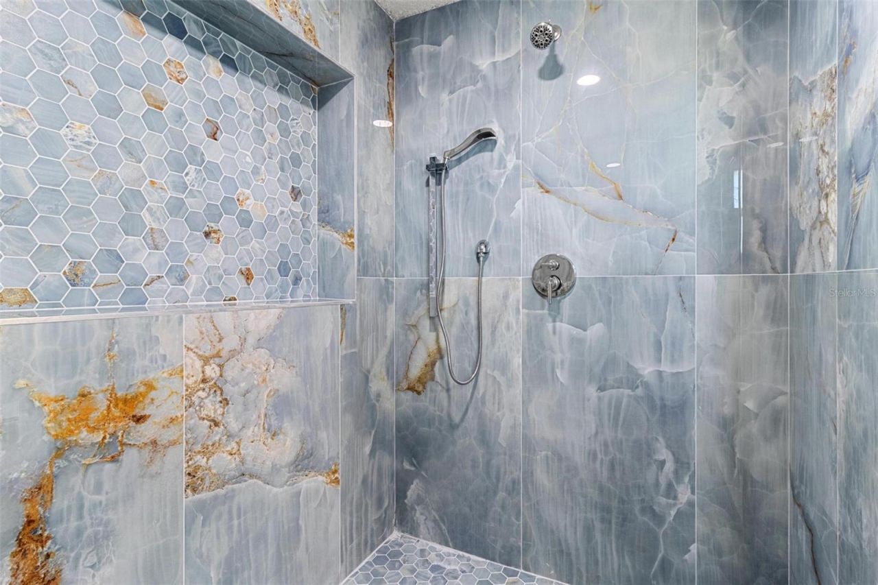 380 Colony Point Road S, Saint Petersburg, FL 33705 Photo