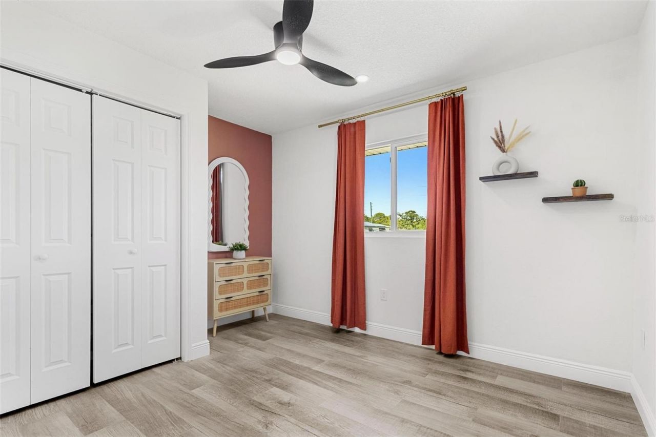 380 Colony Point Road S, Saint Petersburg, FL 33705 Photo