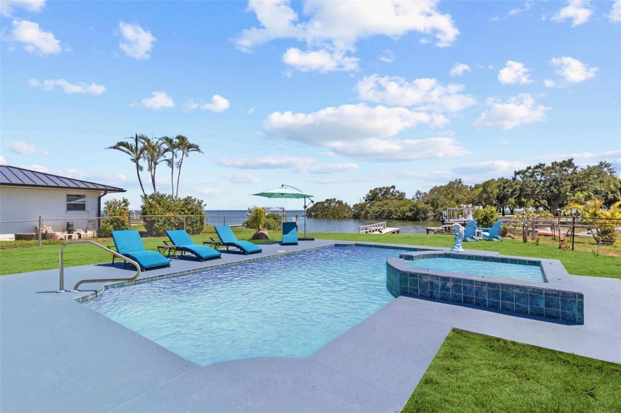 380 Colony Point Road S, Saint Petersburg, FL 33705 Photo