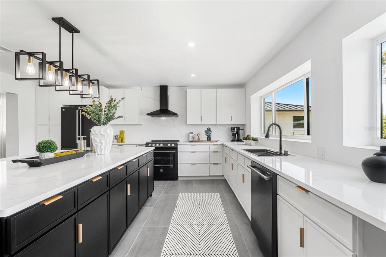 380 Colony Point Road S, Saint Petersburg, FL 33705 Photo