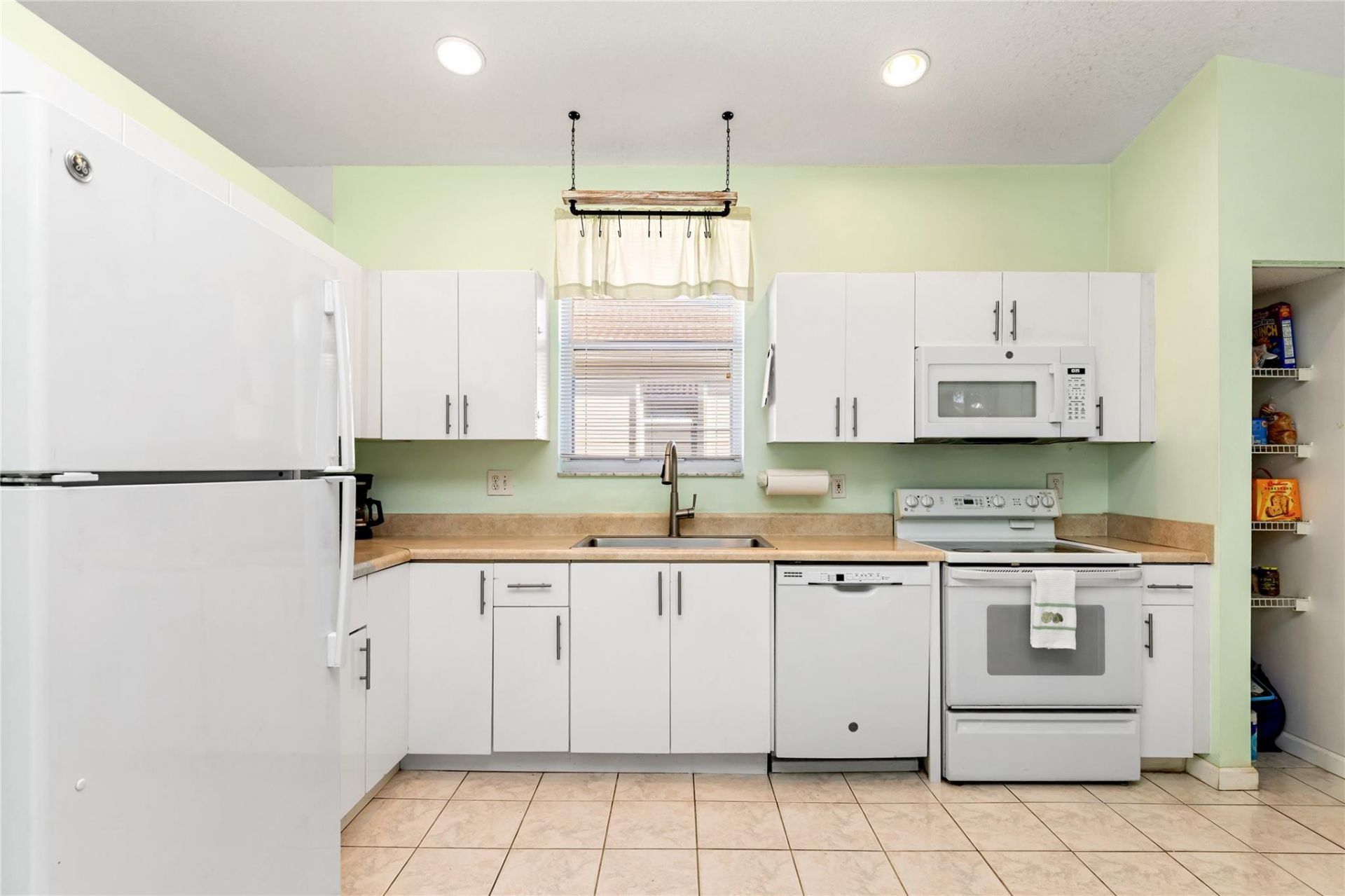 857 NW 133rd Avenue, Pembroke Pines, FL 33028 Photo