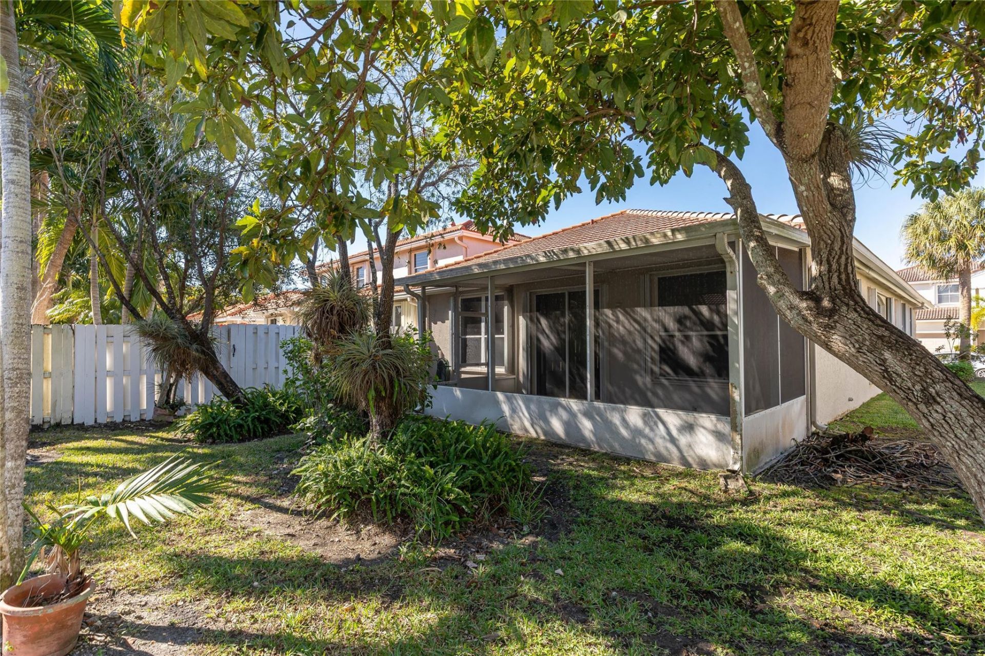 857 NW 133rd Avenue, Pembroke Pines, FL 33028 Photo