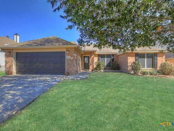 2219 Sun Chase Boulevard, New Braunfels, TX 78130