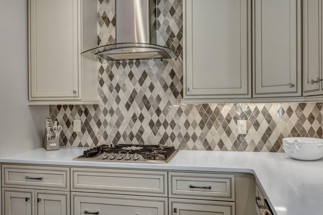 392 Eagle Pass Drive Photo 12