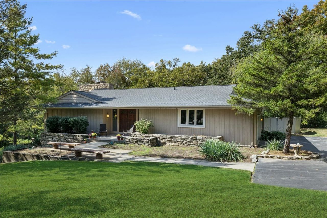 25146 N West Tower Drive, Tower Lakes, IL 60010 Main Photo