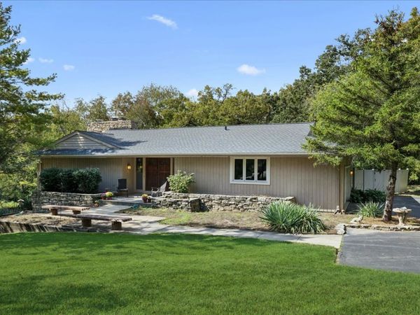 25146 N West Tower Drive, Tower Lakes, IL 60010