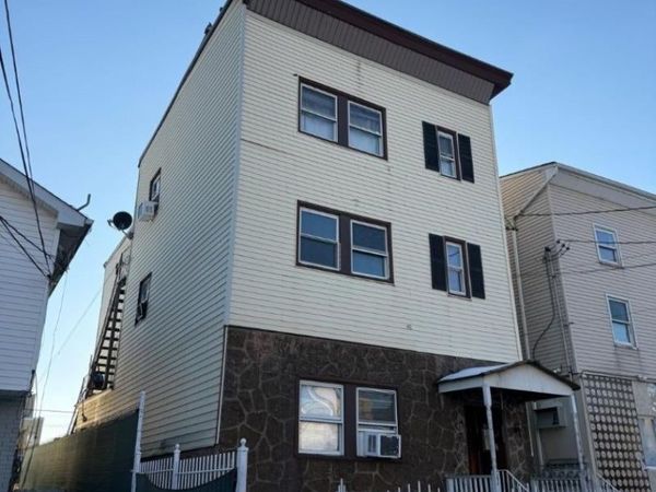 69 South St, Newark, NJ 07102