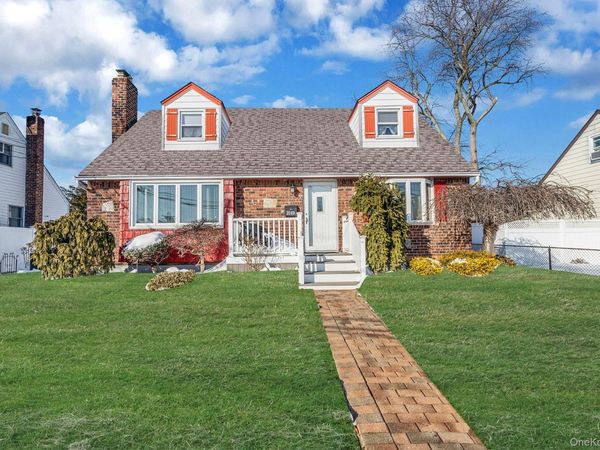 3589 Naomi Place, Seaford, NY 11783