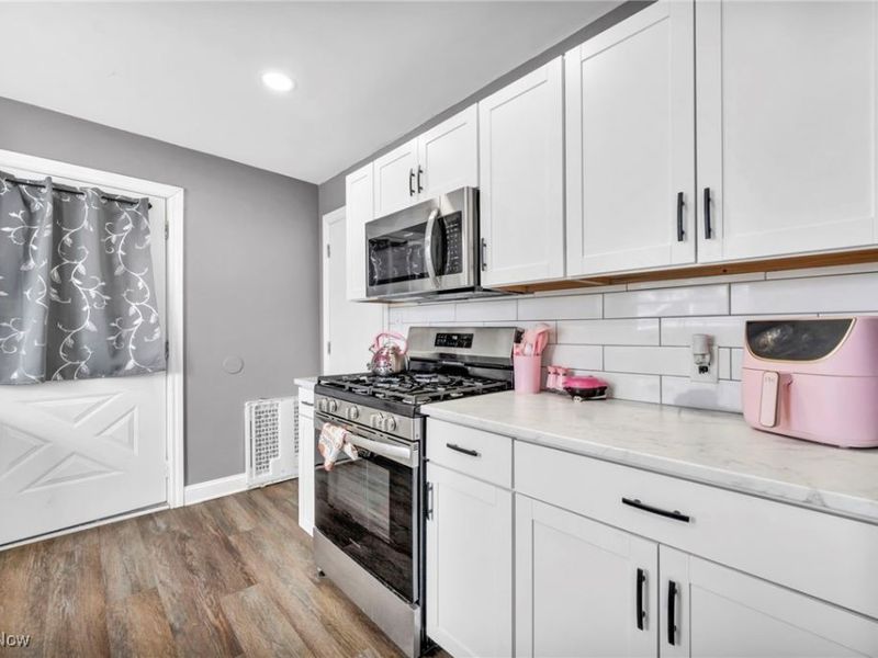 17645 Lakeport Avenue, Cleveland, OH 44119 Photo 16