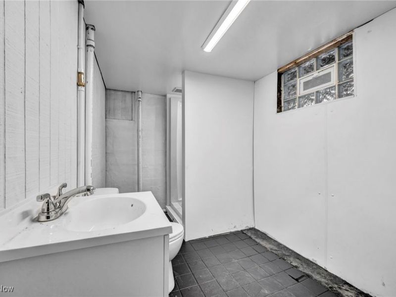 17645 Lakeport Avenue, Cleveland, OH 44119 Photo 34