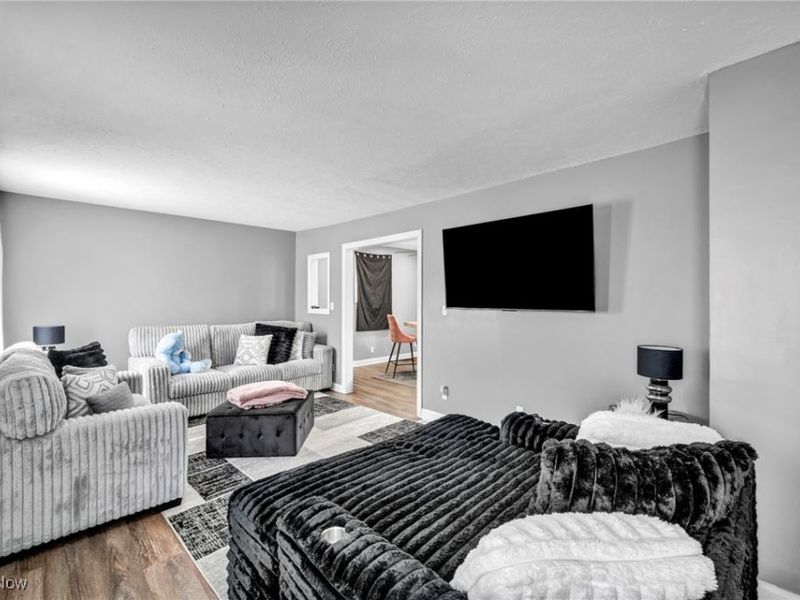 17645 Lakeport Avenue, Cleveland, OH 44119 Photo 6