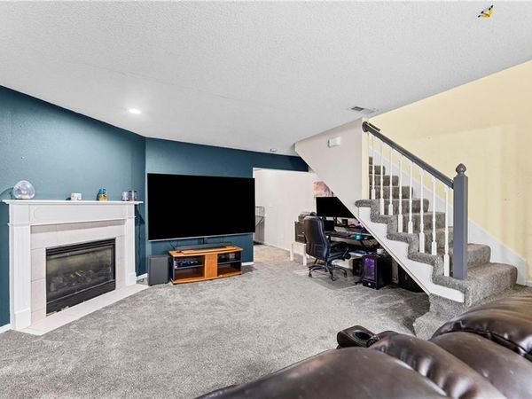 1322 SE Lexington Avenue, Lee's Summit, MO 64081