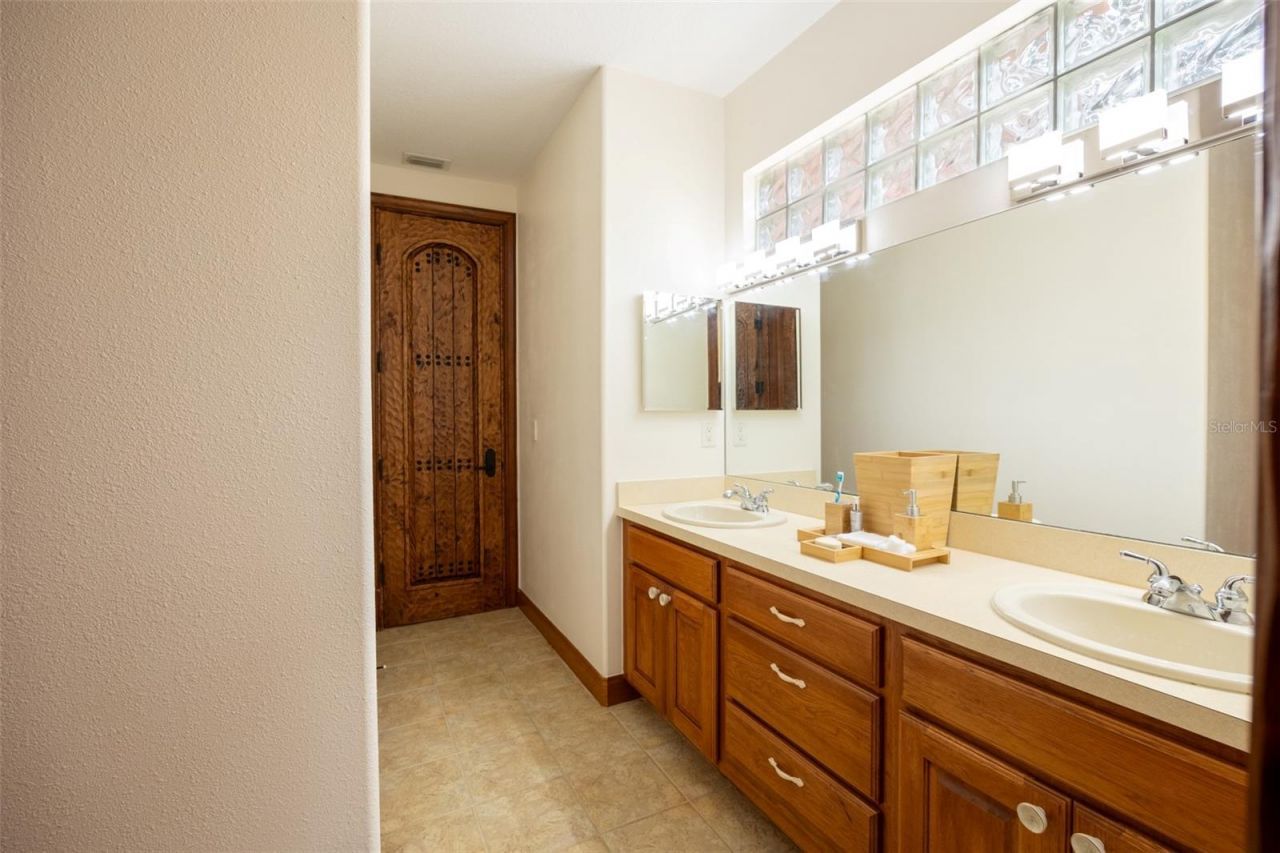 543 Isleworth Close, Tarpon Springs, FL 34688 Photo