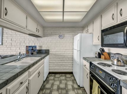 439 Ala Wai Boulevard, South Lake Tahoe, CA 96150 Photo