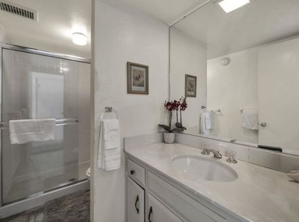 439 Ala Wai Boulevard, South Lake Tahoe, CA 96150 Photo