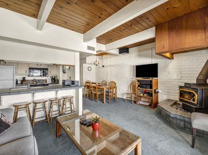 439 Ala Wai Boulevard, South Lake Tahoe, CA 96150 Photo