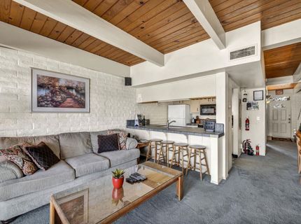 439 Ala Wai Boulevard, South Lake Tahoe, CA 96150 Photo
