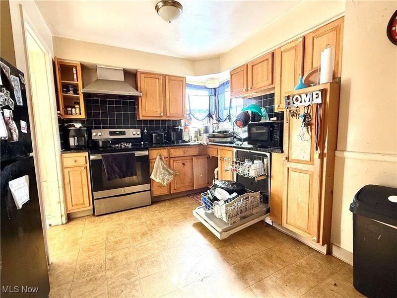 3370 W 128th Street, Cleveland, OH 44111 Photo 2