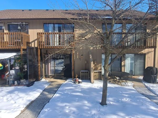 23 Jamaica Colony Common, Unit 5, Fox Lake, IL 60020