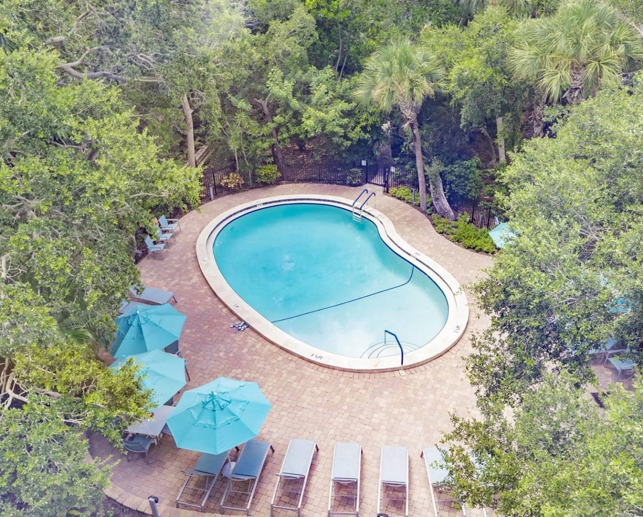 1255 E Peppertree Drive, Unit 403, Sarasota, FL 34242 Photo