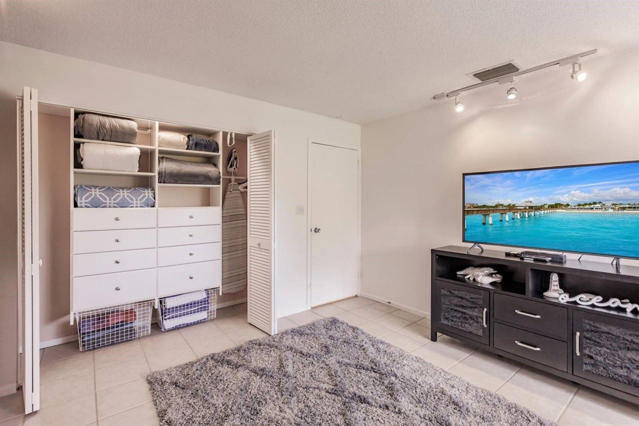 1255 E Peppertree Drive, Unit 403, Sarasota, FL 34242 Photo