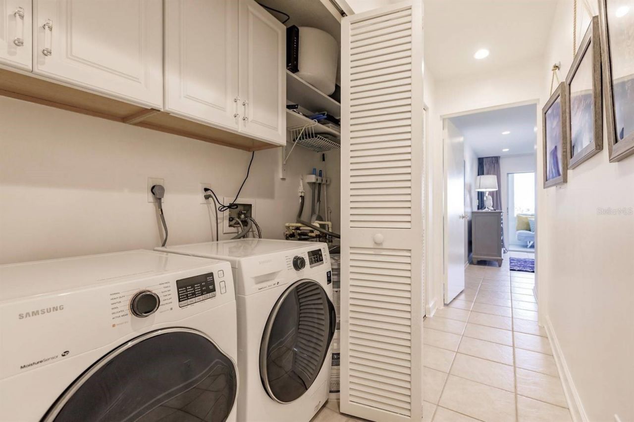 1255 E Peppertree Drive, Unit 403, Sarasota, FL 34242 Photo