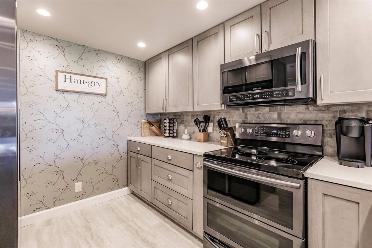 1255 E Peppertree Drive, Unit 403, Sarasota, FL 34242 Photo