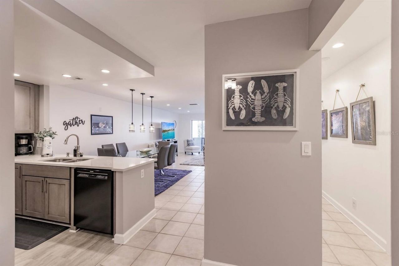 1255 E Peppertree Drive, Unit 403, Sarasota, FL 34242 Photo
