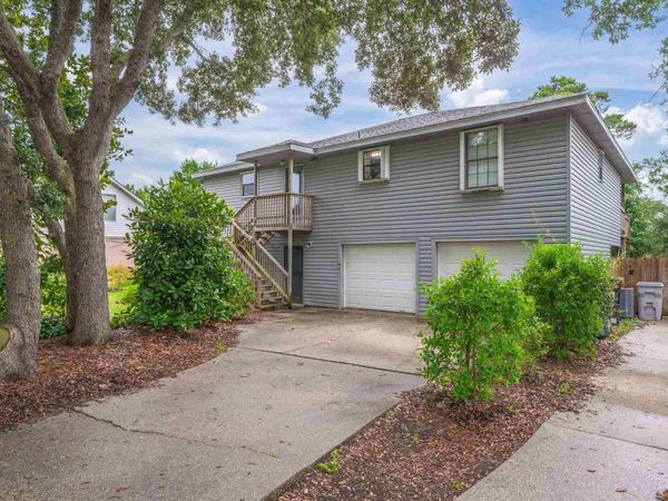 6913 Sea Shark Cir, Navarre, FL 32566