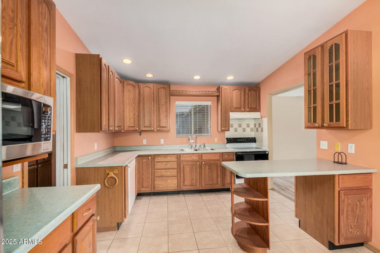 144 Peretz Circle, Morristown, AZ 85342 Main Photo