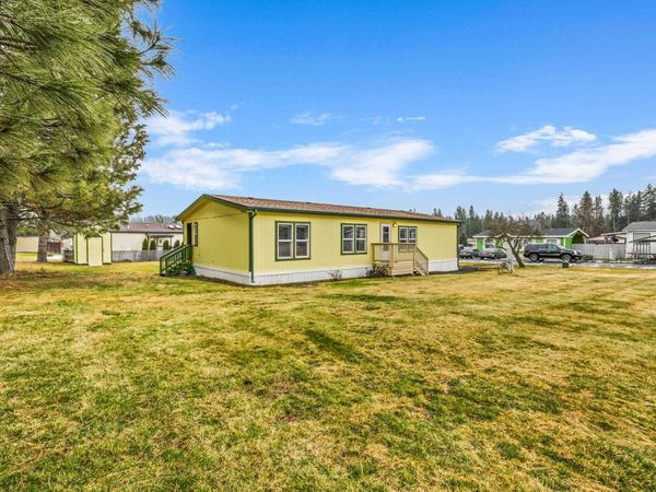 3110 E Chattaroy Rd, Chattaroy, WA 99003