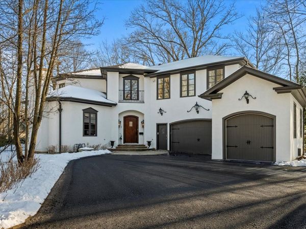 697 Bluff Road, Lake Bluff, IL 60044