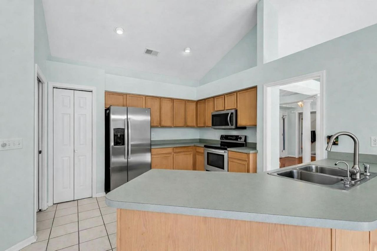 101 Linden Circle Photo 10