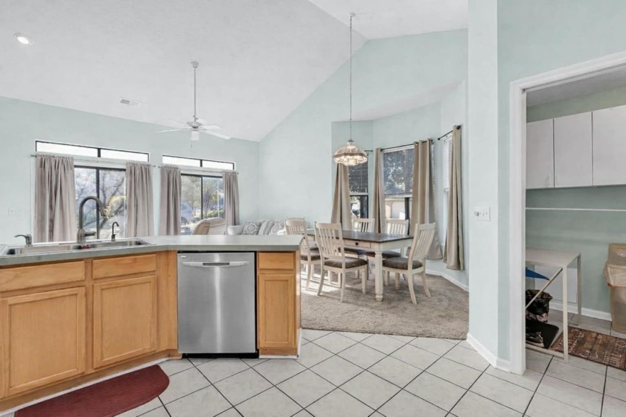 101 Linden Circle Photo 11