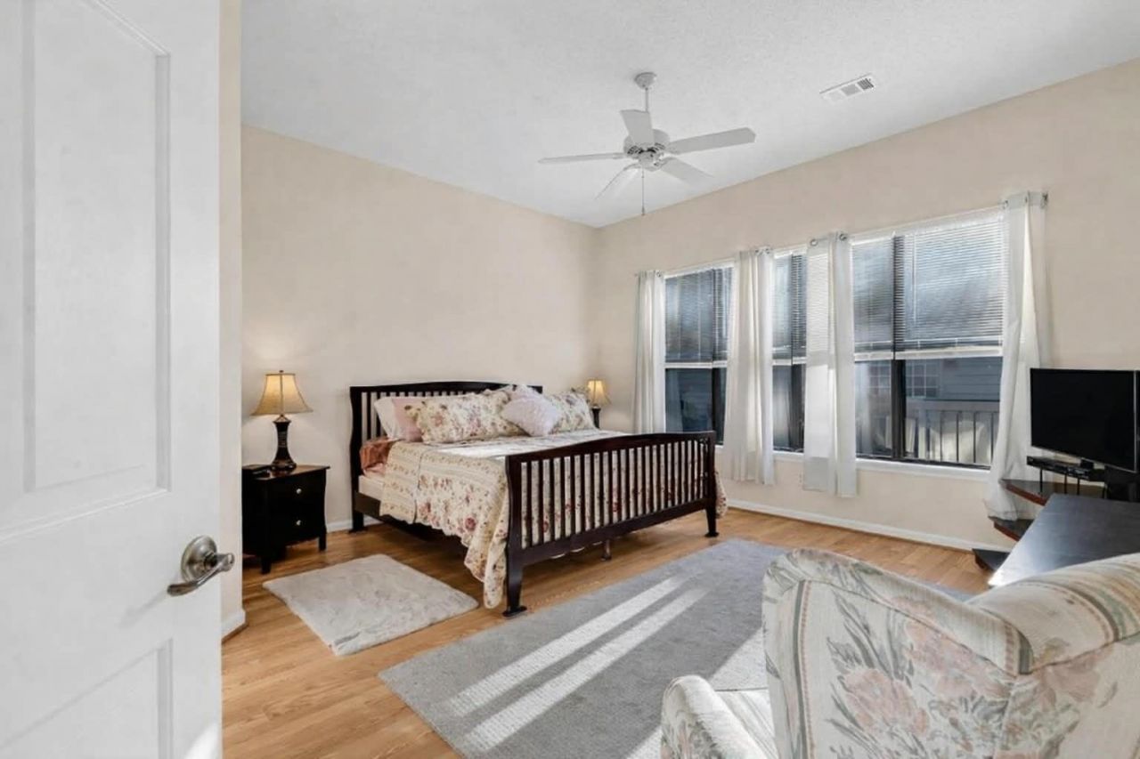 101 Linden Circle Photo 15