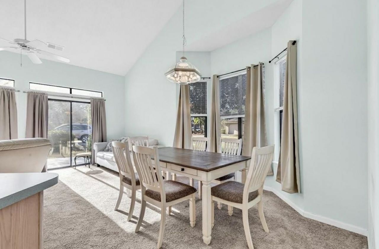 101 Linden Circle Photo 8