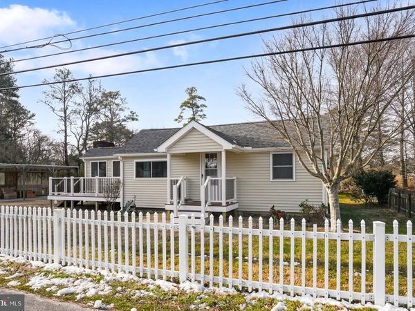 6498 CHURCH STREET, CHINCOTEAGUE ISLAND, VA 23336